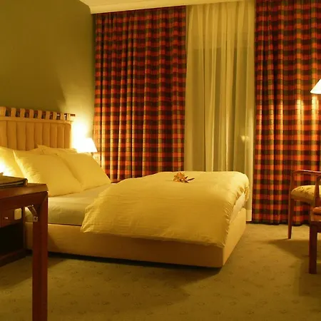 La Maison Hotel