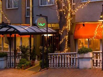 La Maison Hotel